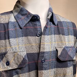 PATAGONIA ORGANIC COTTON MENS FLANNEL BUTTON UP (L)